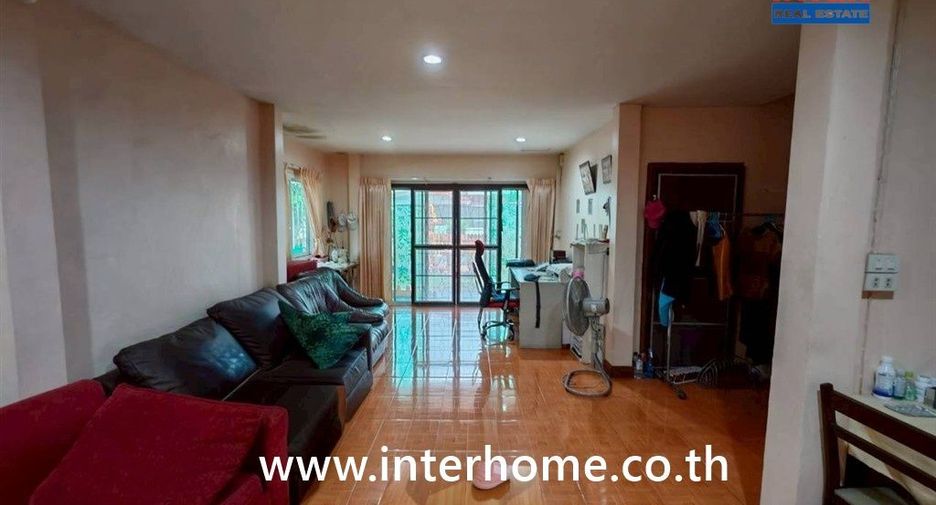 Haus zum Kauf mit 3 Zimmer in Khlong Sam Wa, Bangkok