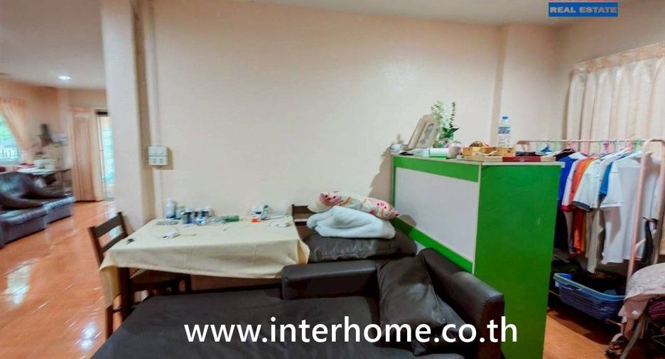 Haus zum Kauf mit 3 Zimmer in Khlong Sam Wa, Bangkok