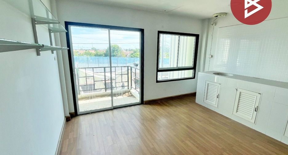 À vendre 3 chambres local commercial à Mueang Chon Buri, Chonburi