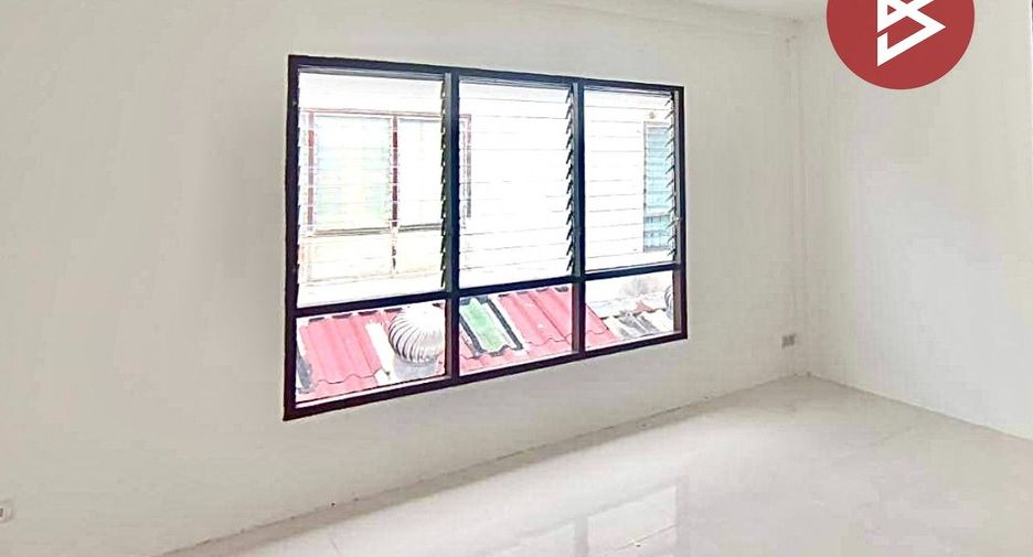 À vendre 2 chambres maison de ville à Thanyaburi, Pathum Thani