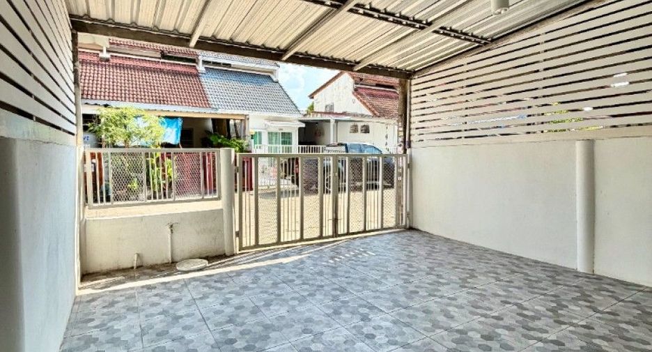 À vendre 2 chambres maison de ville à Thanyaburi, Pathum Thani