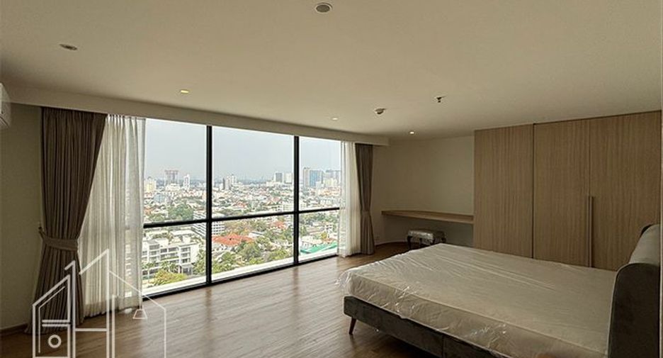 For rent 4 bedrooms condo in Watthana, Bangkok