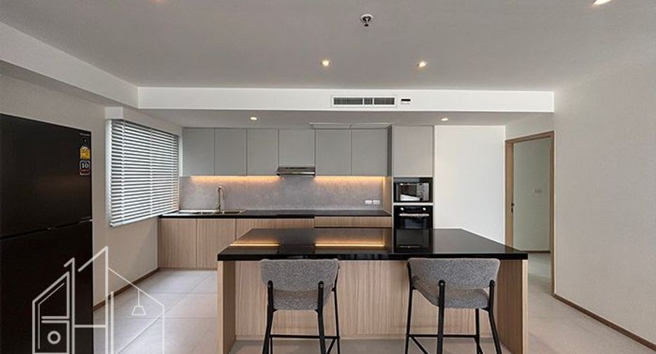 For rent 4 bedrooms condo in Watthana, Bangkok
