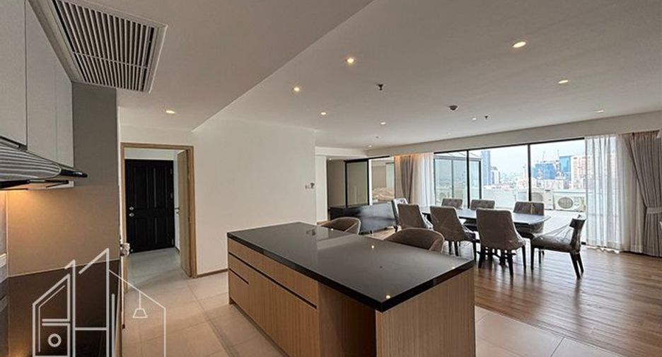 For rent 4 bedrooms condo in Watthana, Bangkok