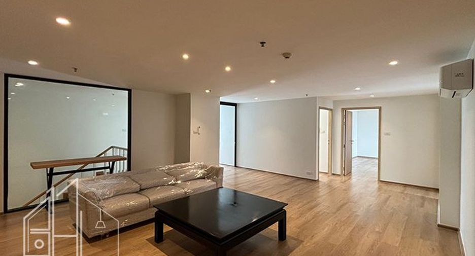 For rent 4 bedrooms condo in Watthana, Bangkok