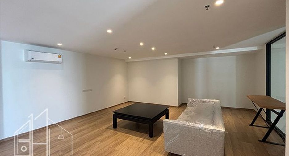 For rent 4 bedrooms condo in Watthana, Bangkok