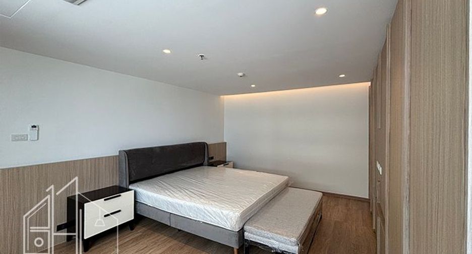 For rent 4 bedrooms condo in Watthana, Bangkok