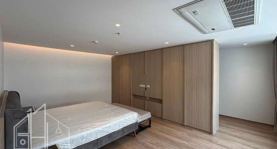 For rent 4 bedrooms condo in Watthana, Bangkok