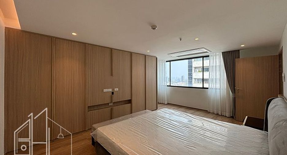 For rent 4 bedrooms condo in Watthana, Bangkok