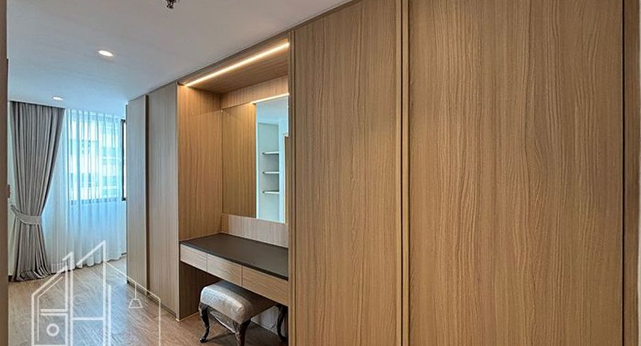 For rent 4 bedrooms condo in Watthana, Bangkok