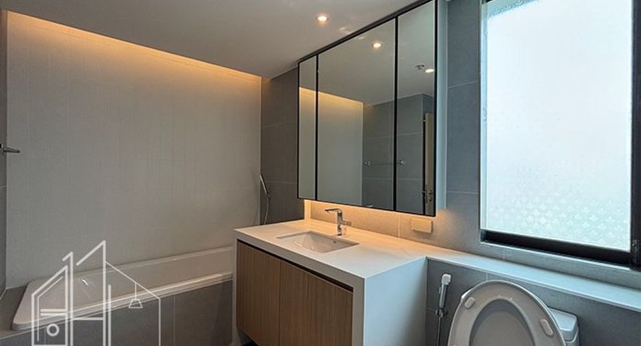 For rent 4 bedrooms condo in Watthana, Bangkok