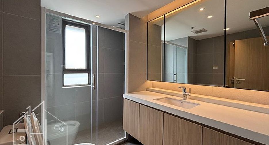 For rent 4 bedrooms condo in Watthana, Bangkok