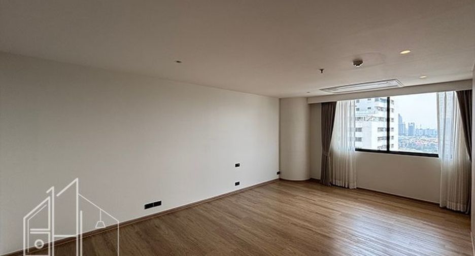 For rent 4 bedrooms condo in Watthana, Bangkok