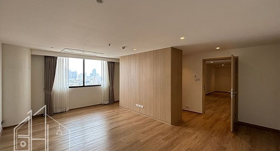 For rent 4 bedrooms condo in Watthana, Bangkok