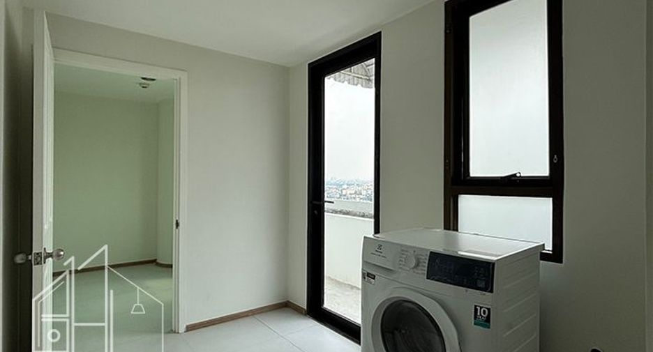 For rent 4 bedrooms condo in Watthana, Bangkok