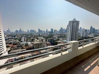 For rent 3 bedrooms apartment in Watthana, Bangkok