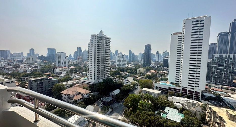 For rent 3 bedrooms apartment in Watthana, Bangkok