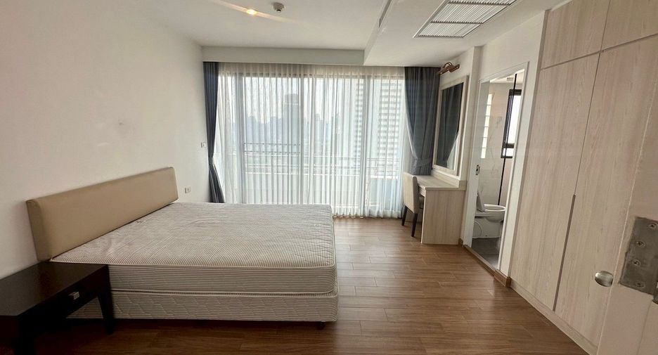 For rent 3 bedrooms apartment in Watthana, Bangkok