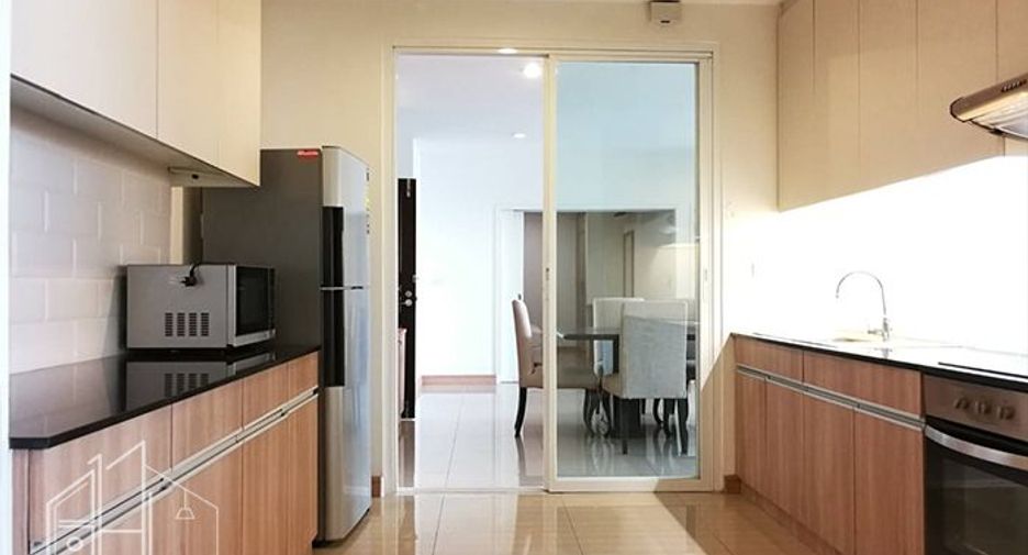 For rent 3 bedrooms apartment in Watthana, Bangkok