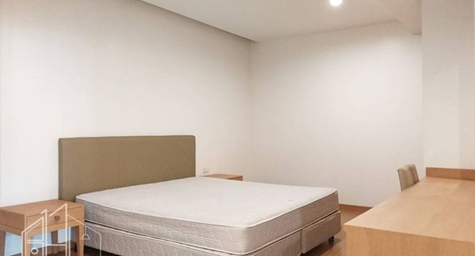 For rent 3 bedrooms apartment in Watthana, Bangkok