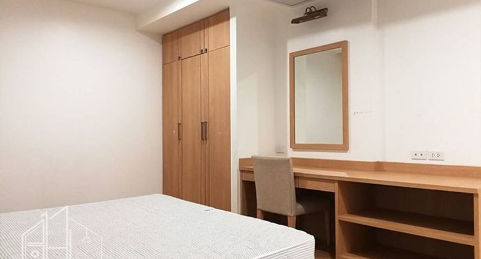 For rent 3 bedrooms apartment in Watthana, Bangkok