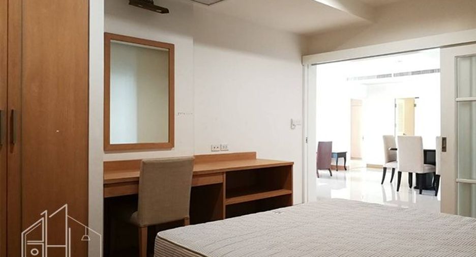 For rent 3 bedrooms apartment in Watthana, Bangkok