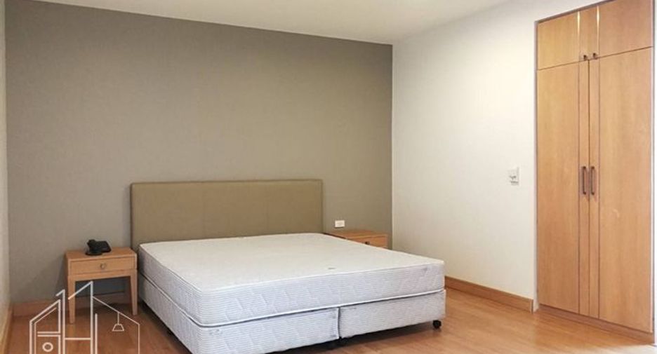 For rent 3 bedrooms apartment in Watthana, Bangkok
