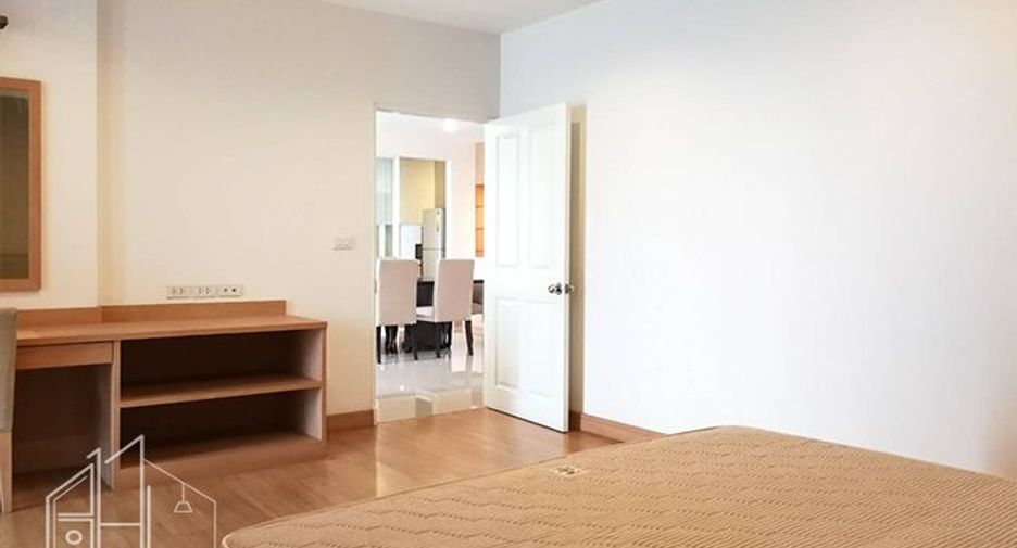 For rent 3 bedrooms apartment in Watthana, Bangkok