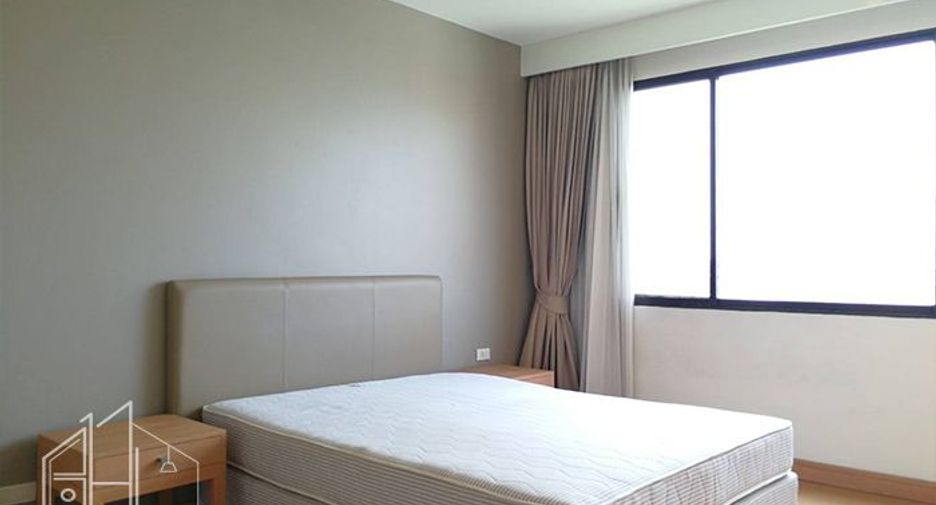 For rent 3 bedrooms apartment in Watthana, Bangkok