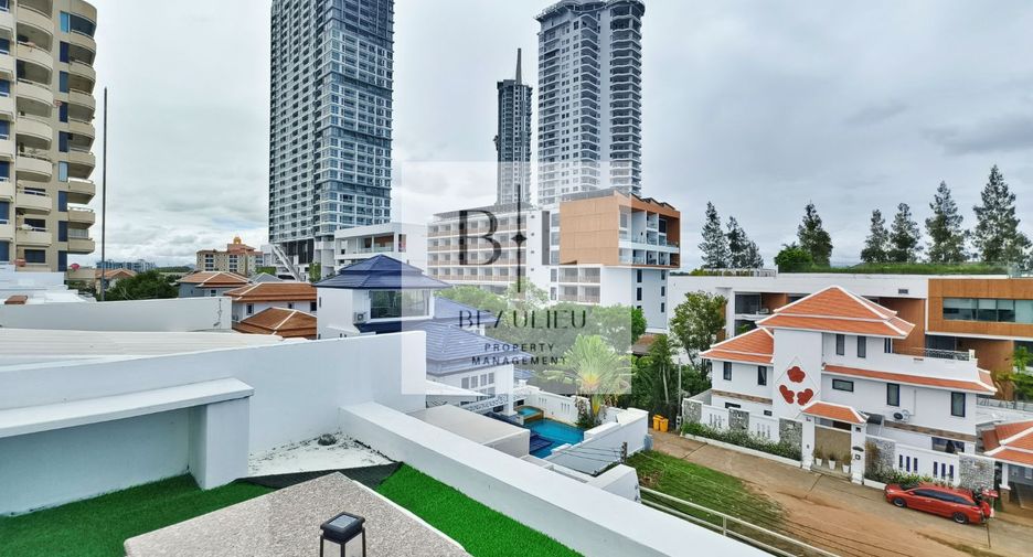 À louer 4 chambres maison de ville à Jomtien, Pattaya