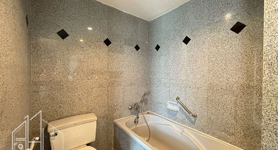 For rent 3 bedrooms condo in Watthana, Bangkok