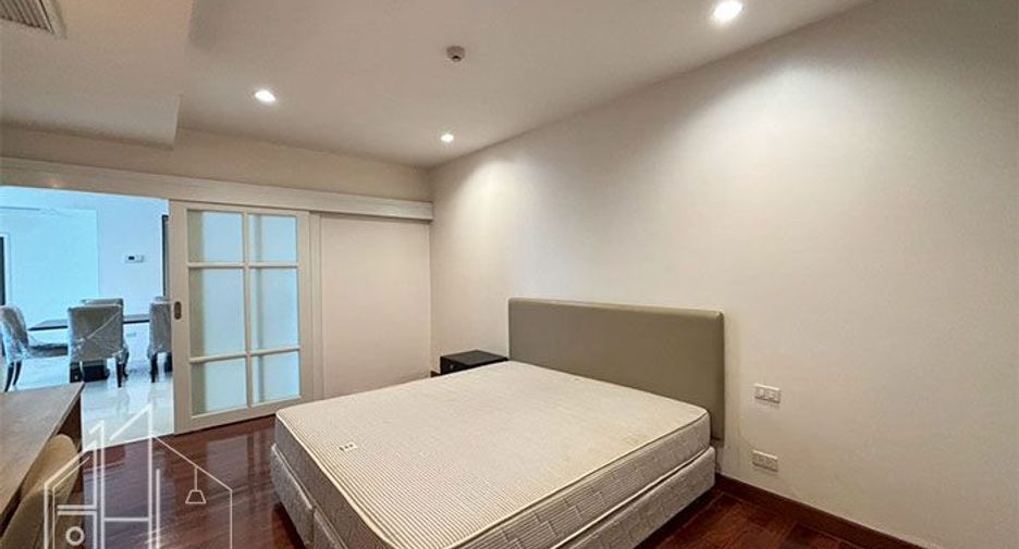 For rent 3 bedrooms condo in Watthana, Bangkok