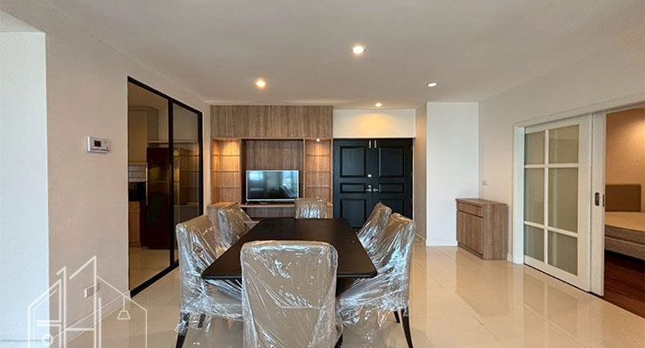 For rent 3 bedrooms condo in Watthana, Bangkok