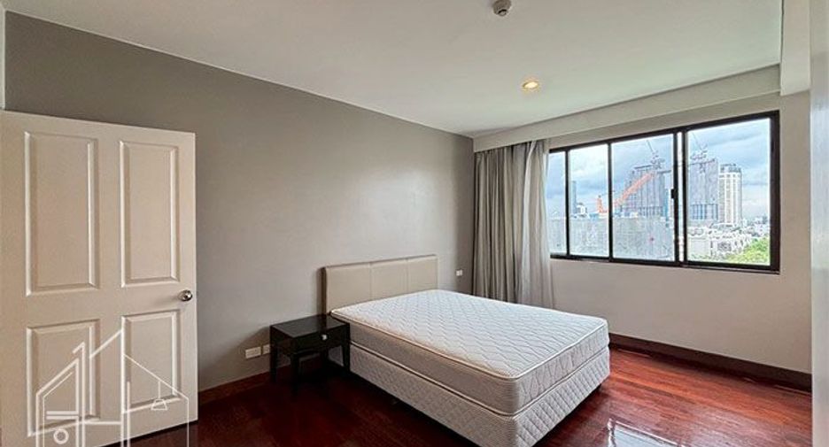 For rent 3 bedrooms condo in Watthana, Bangkok