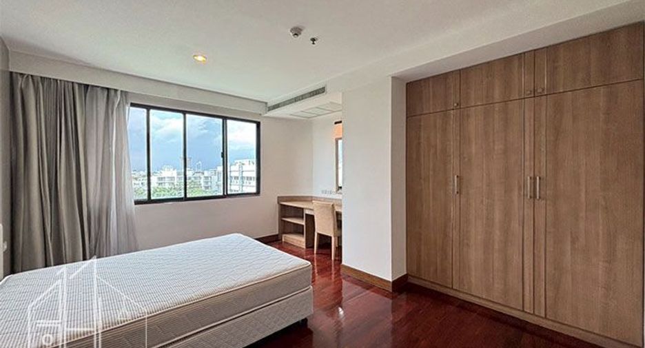 For rent 3 bedrooms condo in Watthana, Bangkok
