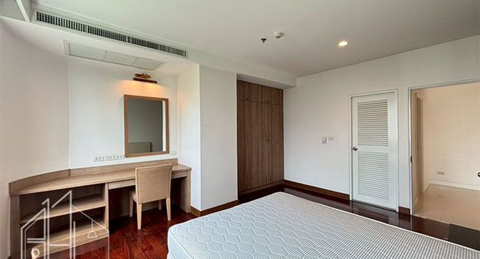 For rent 3 bedrooms condo in Watthana, Bangkok