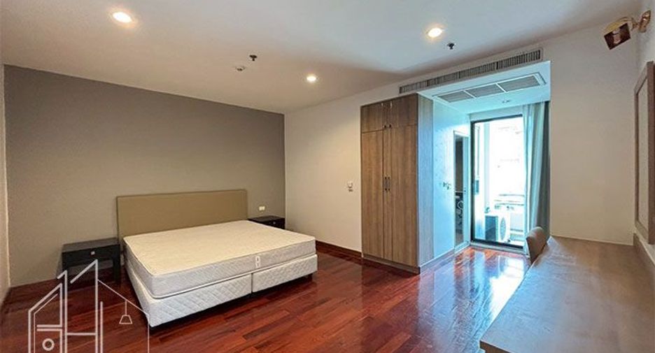 For rent 3 bedrooms condo in Watthana, Bangkok