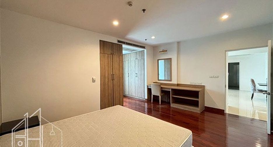 For rent 3 bedrooms condo in Watthana, Bangkok