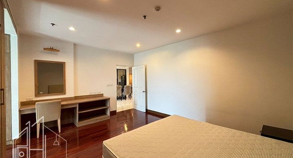 For rent 3 bedrooms condo in Watthana, Bangkok