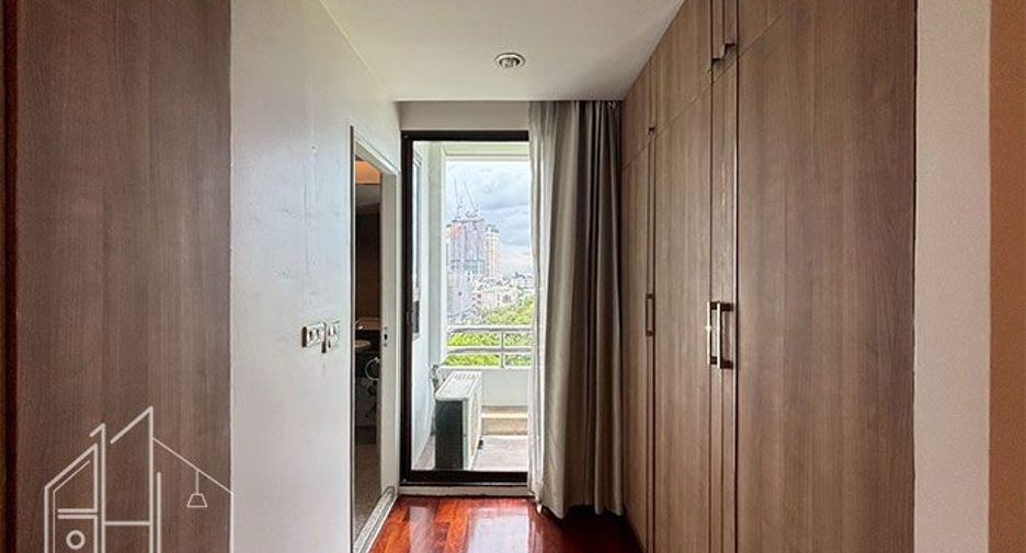 For rent 3 bedrooms condo in Watthana, Bangkok