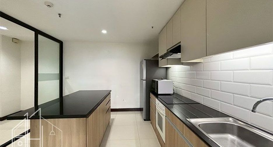 For rent 2 bedrooms condo in Watthana, Bangkok