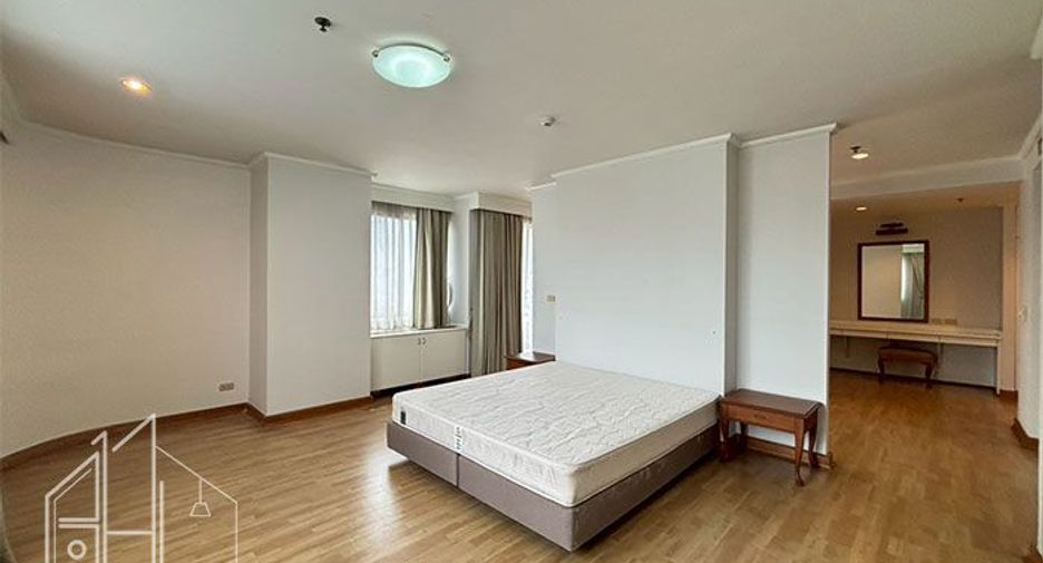 À louer 4 chambres appartement à Watthana, Bangkok