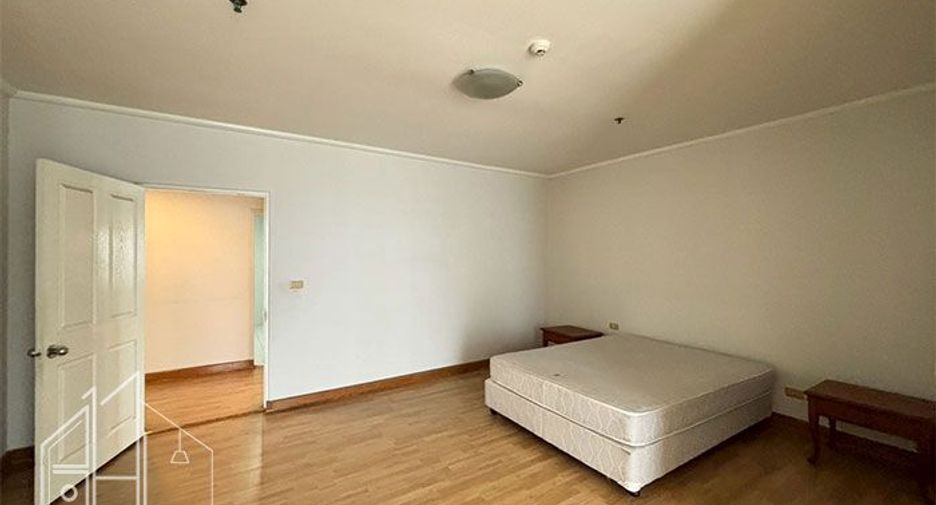 À louer 4 chambres appartement à Watthana, Bangkok