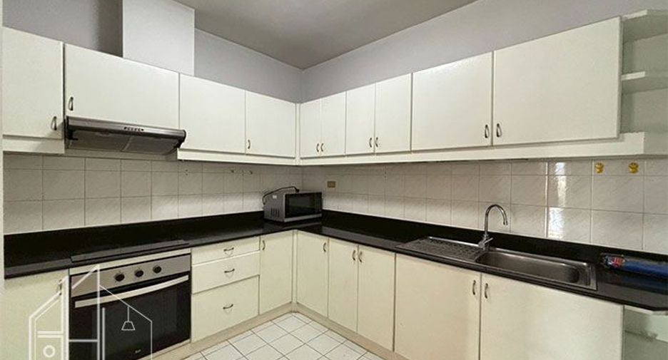 À louer 4 chambres appartement à Watthana, Bangkok