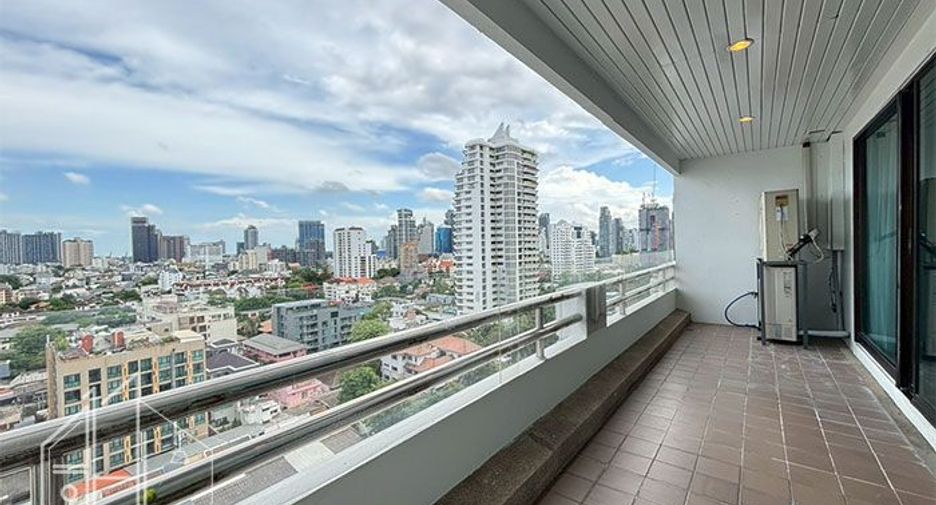 À louer 4 chambres condo à Watthana, Bangkok