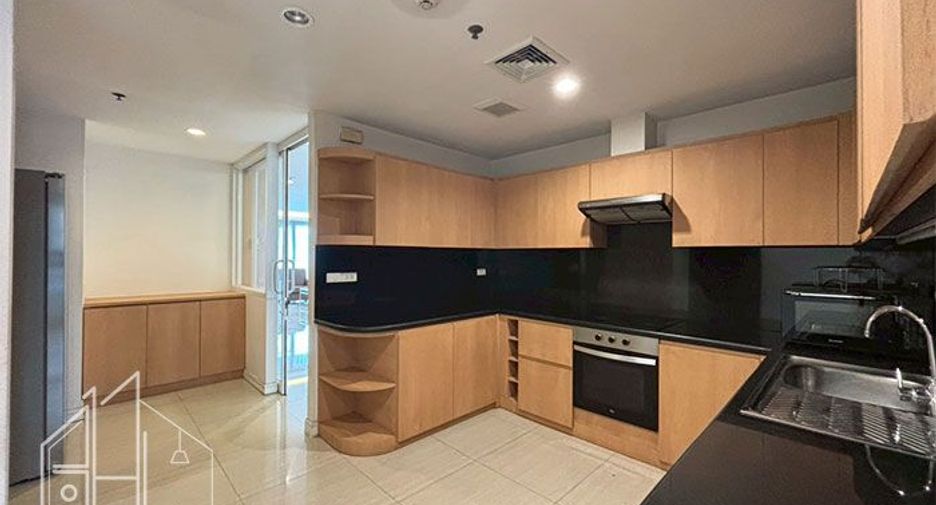 À louer 4 chambres condo à Watthana, Bangkok