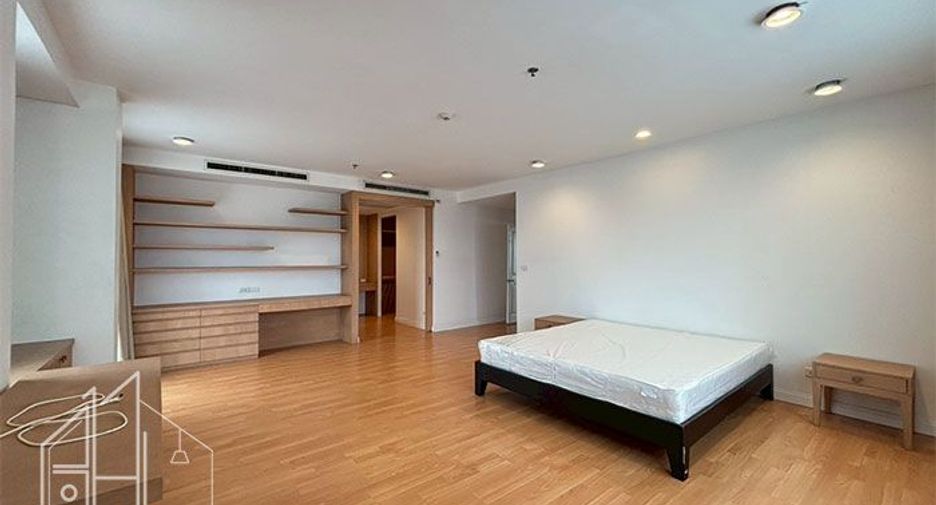 À louer 4 chambres condo à Watthana, Bangkok