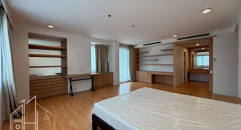 À louer 4 chambres condo à Watthana, Bangkok