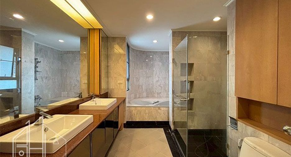 À louer 4 chambres condo à Watthana, Bangkok