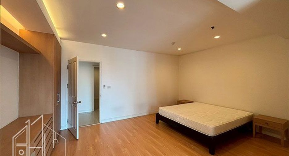 À louer 4 chambres condo à Watthana, Bangkok